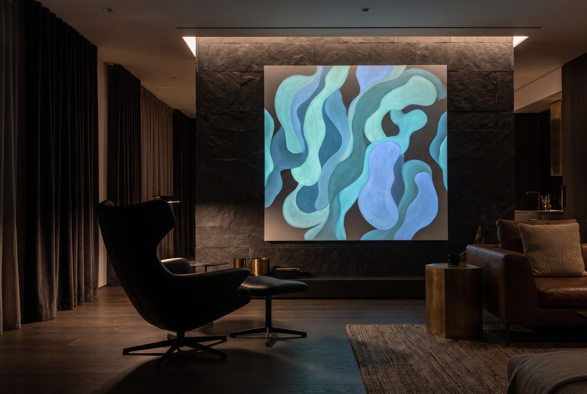 Visualisation: abstract artwork painted with glow-in-the-dark paints