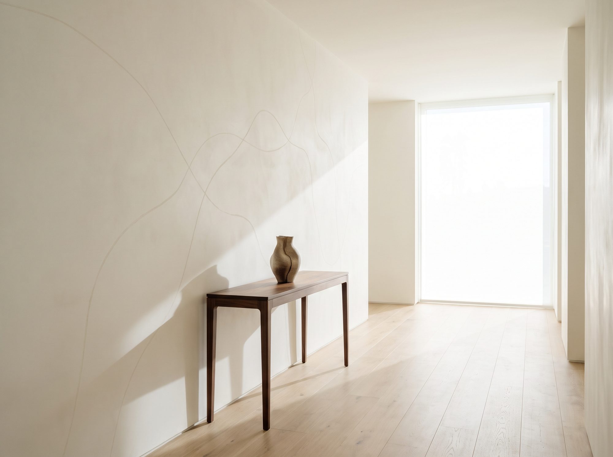 Visualisation: plaster wall in daylight with an almost invisible pale line pattern